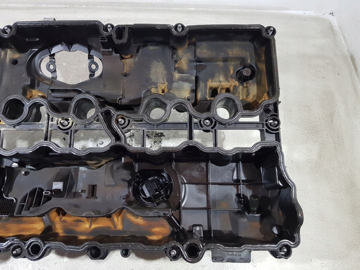 фото №9, Крышка клапанов 70557891 bmw f33 f36 g20 g21 2.0b b48b20b