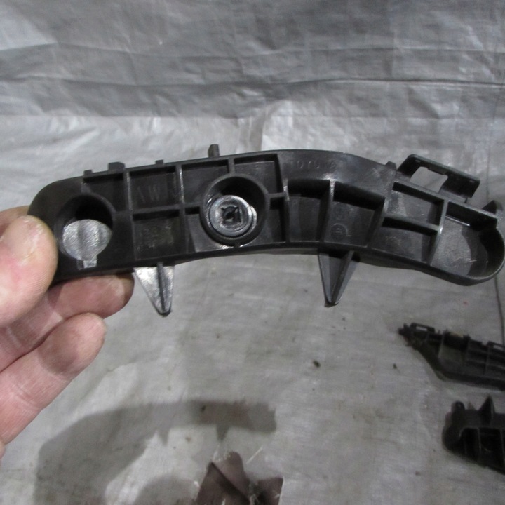 фото №1, Ползун бампера зад avensis t27 универсал