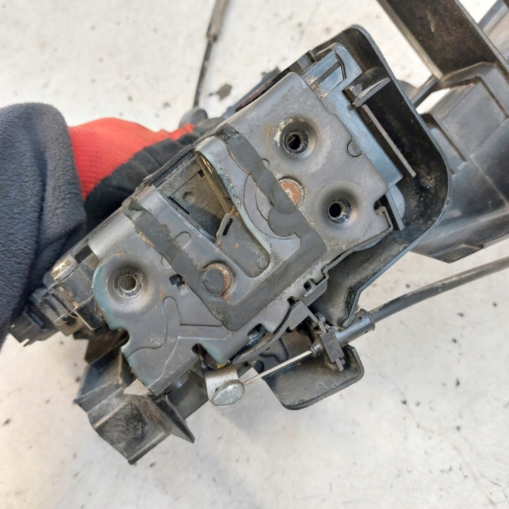 фото №8, Ford focus ii 2 замок дверь правая перед 6pin + ручка 3m5ar21812ak