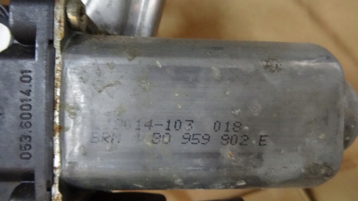 фото №12, Audi a6 c5 рамка стеклоподъемник правый перед 4b0837398