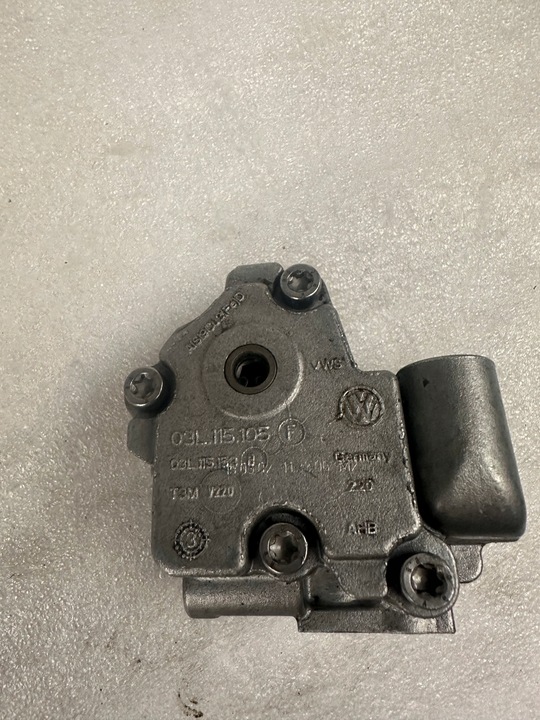 фото №1, Audi оригинальный номер 03l115105f насос масла...