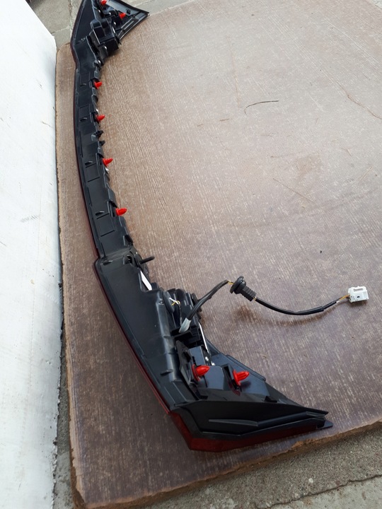 фото №8, Lexus ux 250h 19-23 накладка задня лампа середня w кришка багажника