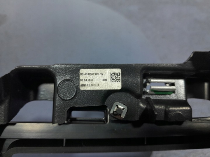 фото №9, Audi a8 d5 молдинг dekor средний 2ya eu ambiente 4n1857212e