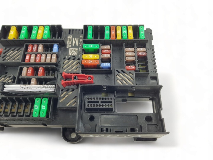 фото №7, Коробка запобіжників bmw m5 g30 f90 m8 f92 19r 4.4 v8 8713127