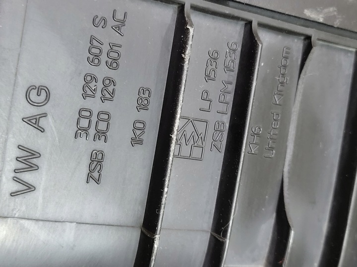 фото №16, Корпус фільтра повітря датчик vw eos 2.0 fsi passat golf seat leon оригінальний номер