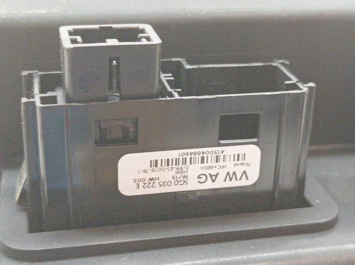 фото №7, Бардачок гнездо usb aux 12v 5c 5g0035222e vw volkswagen jetta vi 2010-