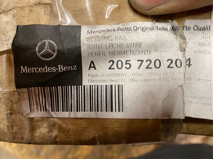 фото №10, Mercedes c-klasa планка хром дверь a205720204