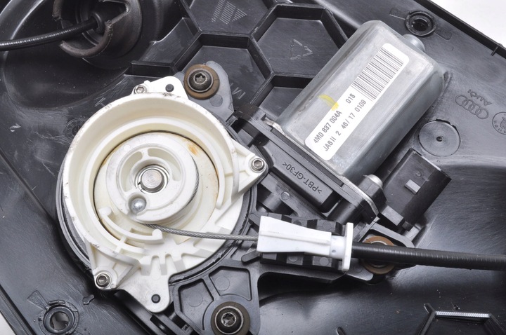 фото №7, Bentley bentayga audi q7 доводчик дверь правый зад задний 4m0837004a