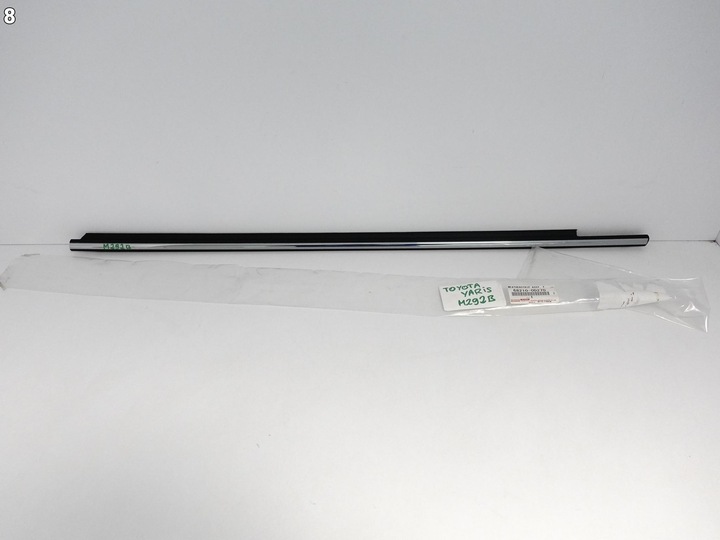 фото №9, Toyota yaris iii 3 рестайлінг 14-20 планка накладка скла ліва перед хром