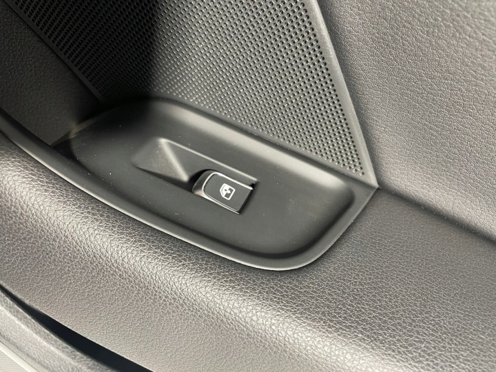 фото №8, Audi a3 s3 8v sedan дверная карта (обшивка) правая зад bang&olufsen 8v5971693a