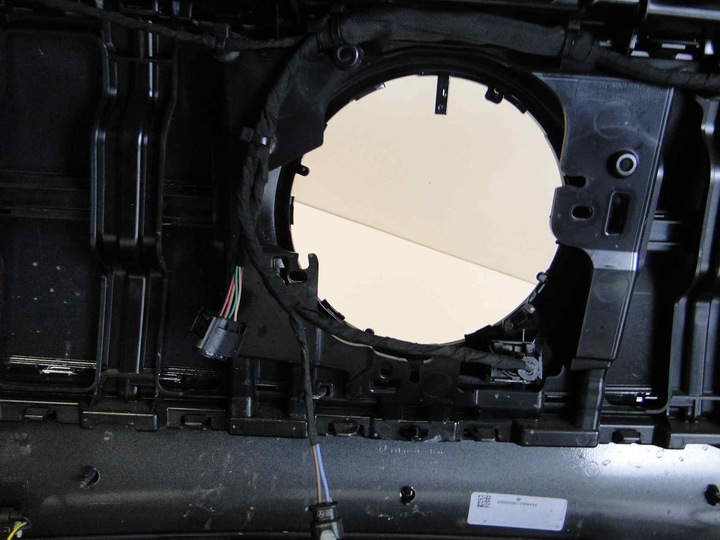 фото №10, Mercedes бампер переднє нижня запчастина dół na датчики pts eqa h243 243