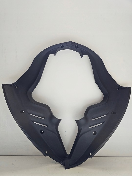 фото №1, Ferrari roma f169 панель під лобовим склом корпус пластикова 000903076 000903084