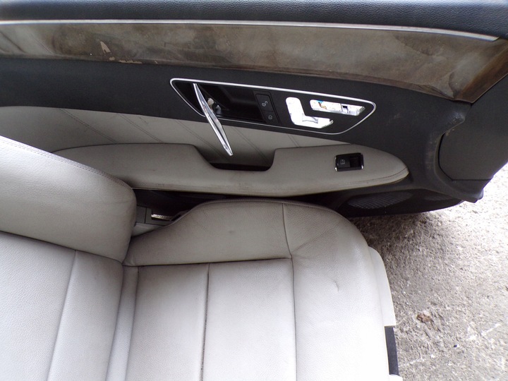 фото №7, Сидіння шкіряні шкіра комплект обшивки mercedes w212 універсал динамічний