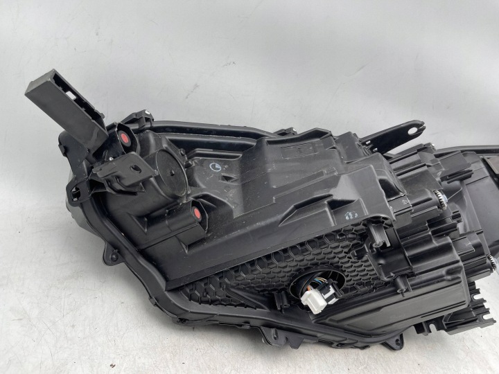 фото №13, Toyota bz4x bdb полный led фара передняя правая правое перед kito 42122 nr72