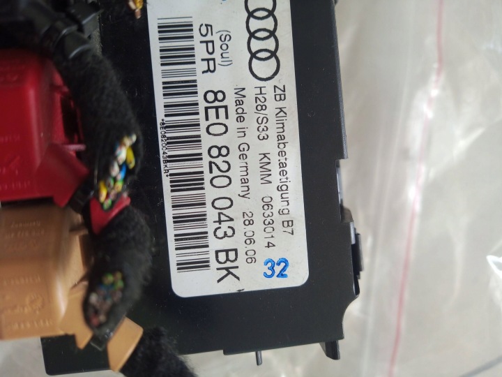 фото №7, Панель климат-контроля дисплей audi a4 s4 b7 8e 8h 0633014