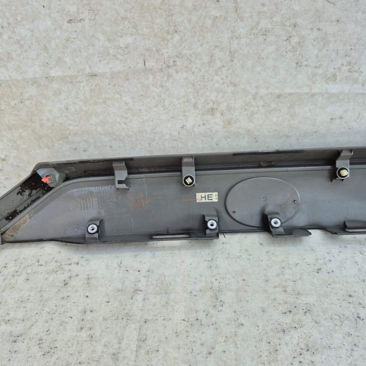 фото №8, Toyota rav4 v накладка кришки багажника зад 76801-42240
