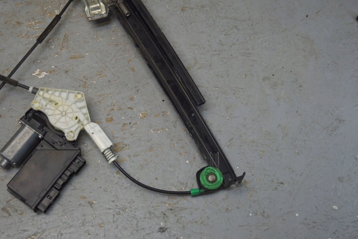 фото №12, Audi a4 b7 cabrio склопідйомник правий 8h0837462a mh81