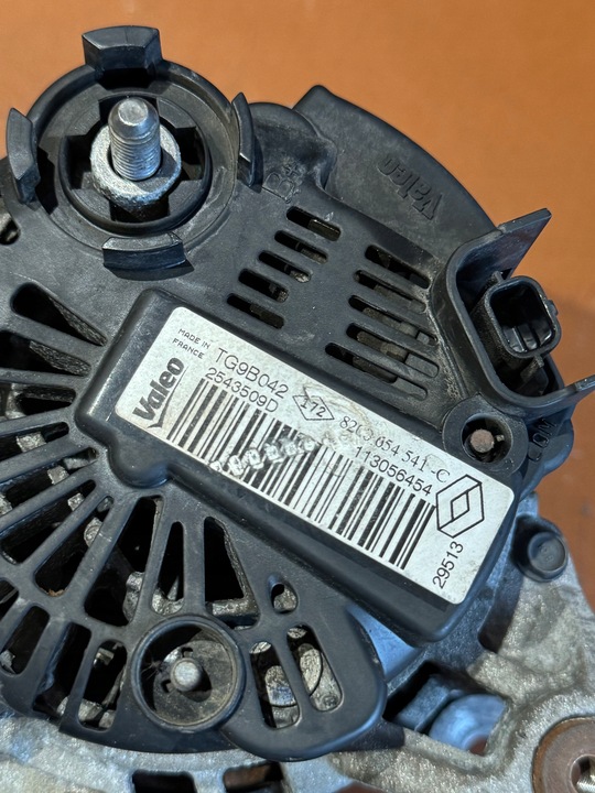 фото №5, Генератор renault оригинальный номер tg9b042