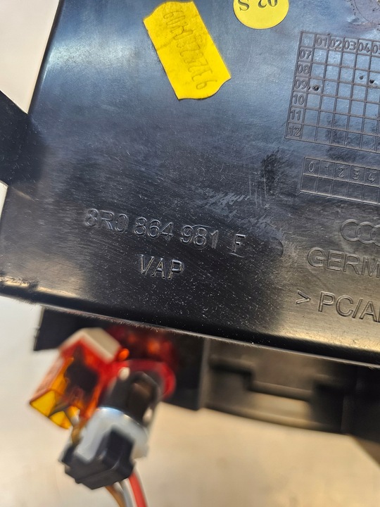 фото №6, Бардачок полка туннеля audi q5 8r 8r0864981f