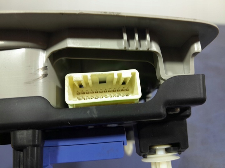 фото №8, Lexus is iii xe30 рестайлінг 16-20 лампочки освітлення інтер'єру стеля 2 szt