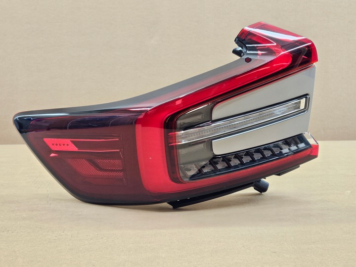 фото №1, Ліва лампа фара зад led volvo c40 колір 735