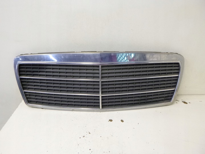 фото №1, Решётка радиатора решётка mercedes w210 99r.