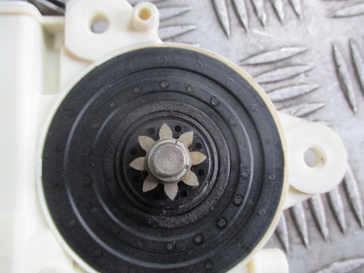 фото №5, Двигунчик скла лівий зад toyota avensis t25 02-06r