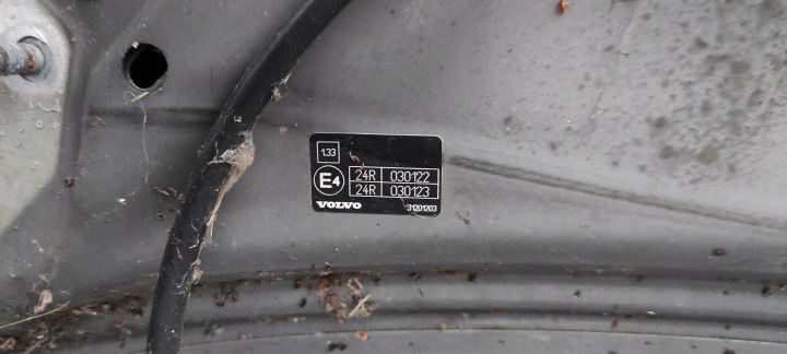 фото №12, Капот volvo v50 s40 нет знаю код лак