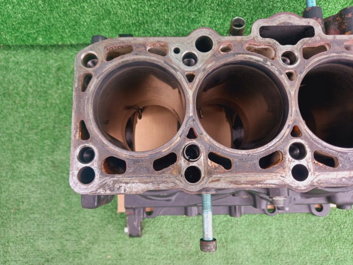 фото №6, Vw passat b5 1.9 tdi awx 130 km блок  двигуна 038103021aa