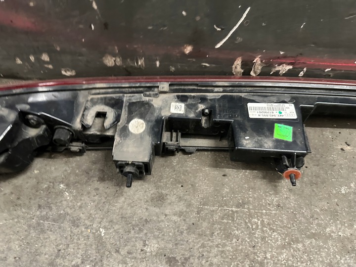 фото №10, Лампа накладка крышки зад audi e-tron 4ke945095b