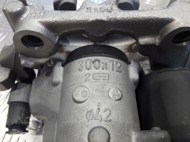 фото №10, Mercedes c w205 супорт гальмівний зад a2054231998