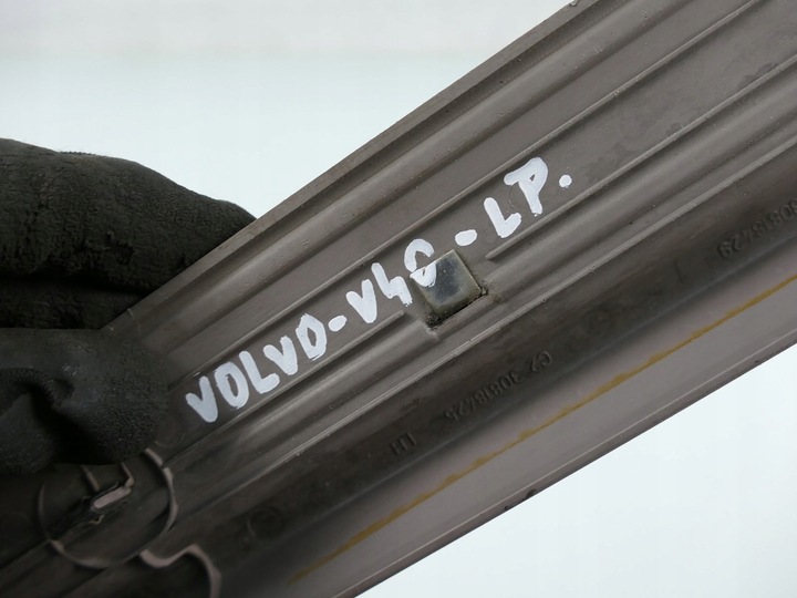 фото №9, Volvo оригінальний номер 30818425 планка накладка порога