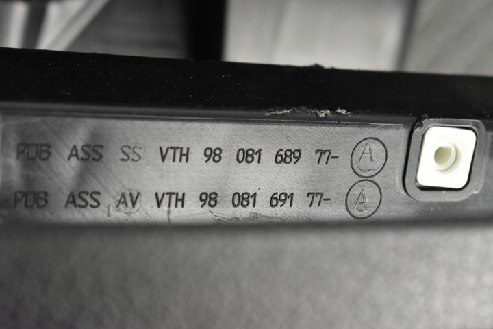 фото №9, Панель раздаточная консоль капот vivaro c expert iii jumpy iii proace ii