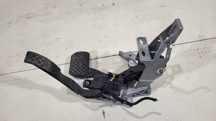 фото №1, Педаль тормоза газа комплект audi a4 b7 04-07 автомат