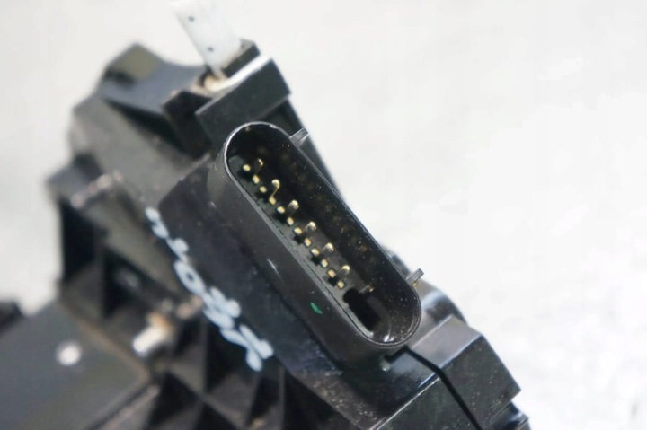 фото №6, Замок двері праві перед переднє volvo s60 ii v60 i 6 pin 31301740