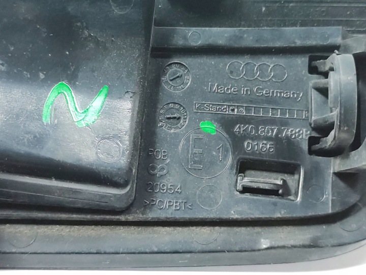 фото №10, Audi a6 c8 заглушка склоомивача лампи праве перед 4k0807788b