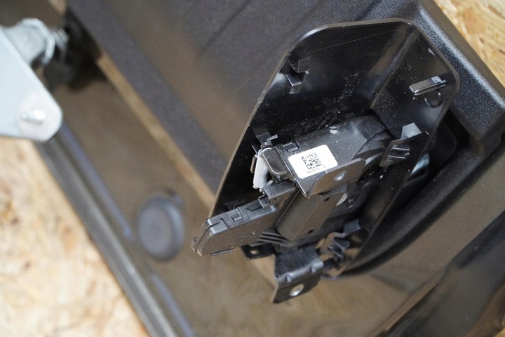 фото №16, Боки крышки зад замок доводчик c3d bmw x5 g05 24r оригинал идеальное состояние