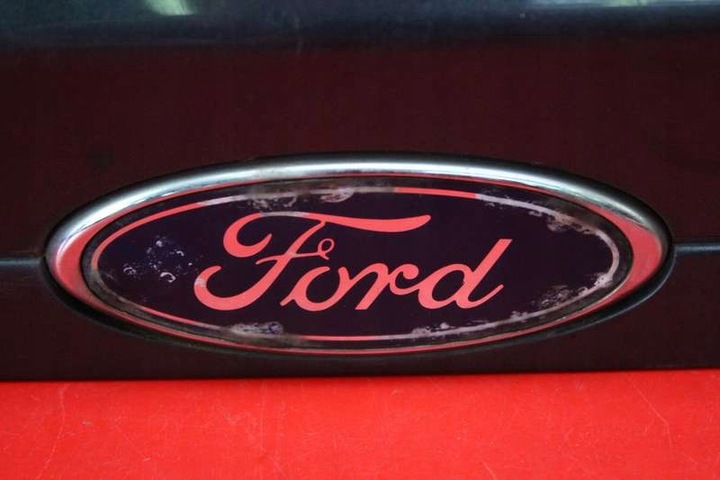 фото №10, Накладка крышки зад задняя s9 8a61a43404bdw ford fiesta mk7 3d 08-17