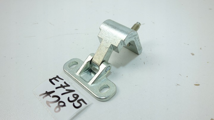 фото №9, Audi q2 2021- петля крышки багажника 8v3827299b