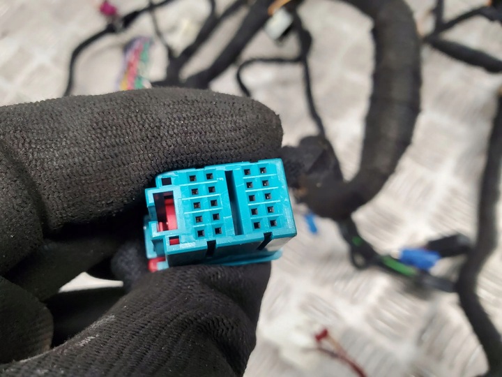 фото №5, Bmw 3 f30 f35 f31 2013 з спереду електропроводка панелі розподільчої