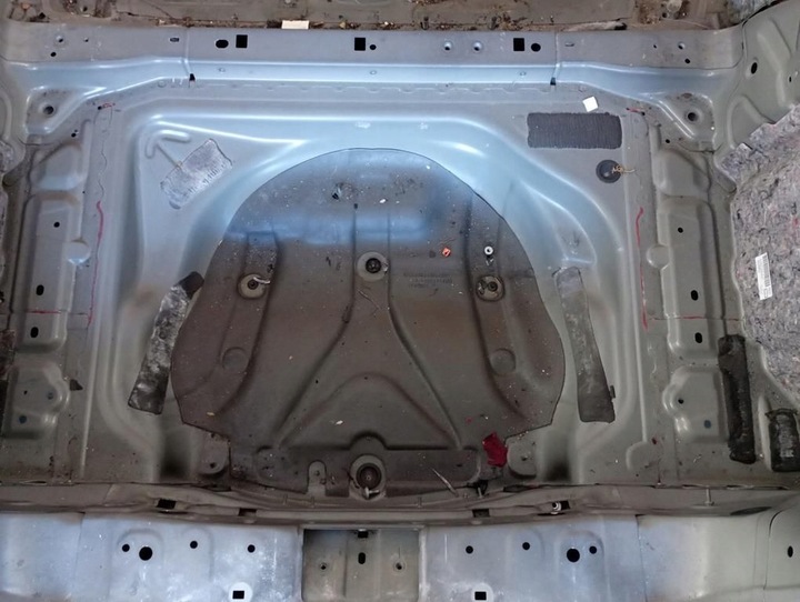 фото №6, Mercedes a-klasa w176 pas зад задний усилитель багажника лак 191