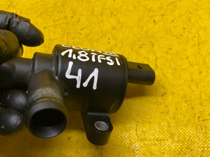 фото №7, Додатковий водяна помпа  4h0121671d leon iii audi seat 1.8 tfsi cjs