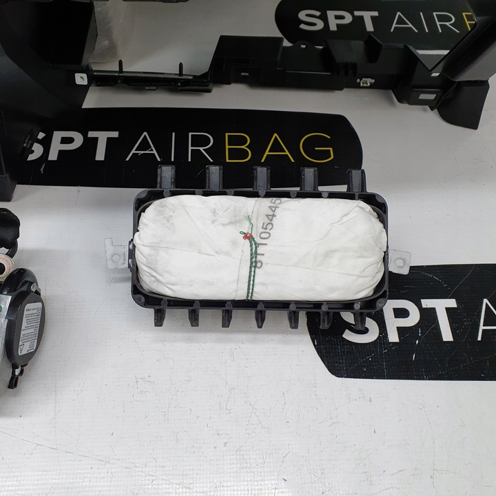 фото №8, Sandero iii 3 передний рестайлинг панель консоль подушки ремни подушка безопасности