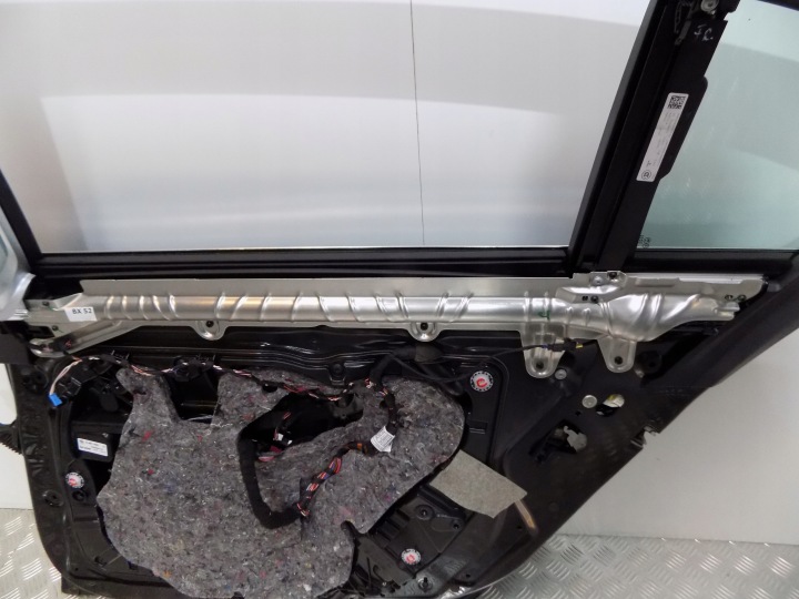 фото №8, Bmw 7 g12 дверь правая задние зад led ролета 475