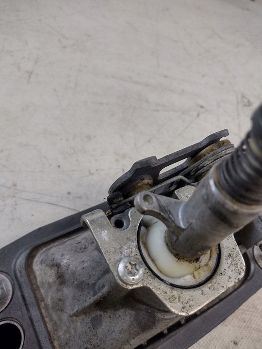 фото №6, Рычаг домкрат изменения коробки передач оригинальный номер 1k0711091a volkswagen golf v 1.6b 06r.