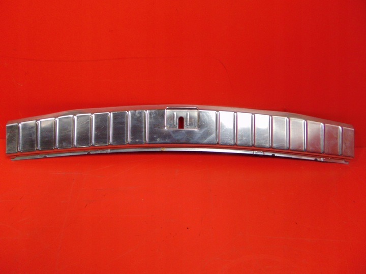 фото №1, Porsche cayenne i 9p 7l защита ремня заднего порога багажника зад 7l5863459c