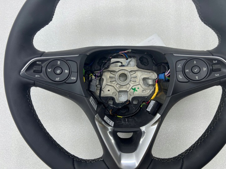 фото №11, Opel mokka b 2024 кермо