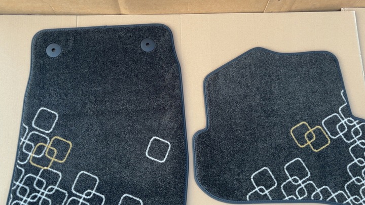 фото №5, Килимки велюрові audi a1 rl комплект 4 szt. 8x2061270d