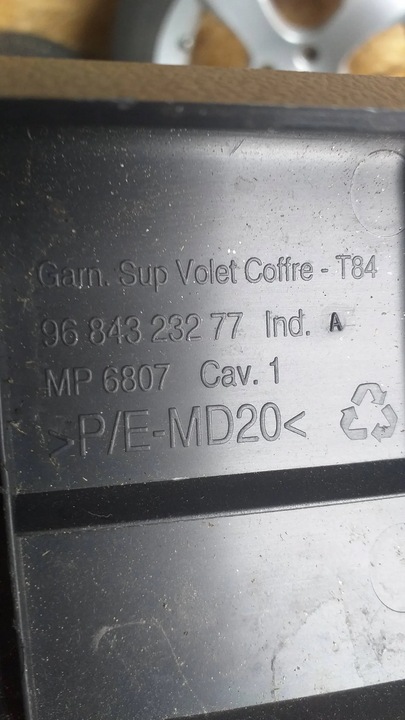 фото №13, Peugeot 3008 обивка обшивка крышки багажника