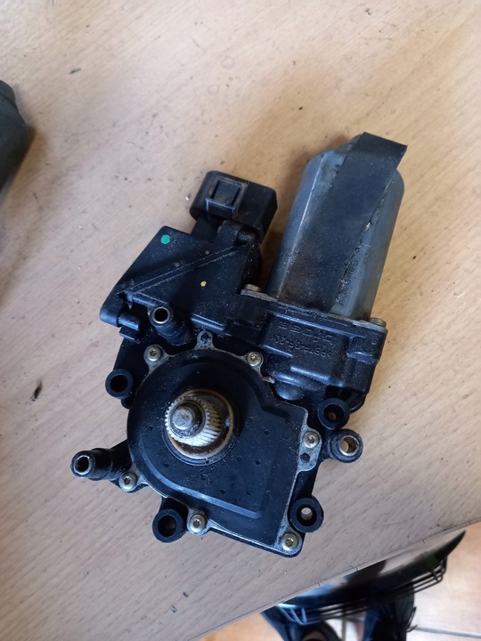 фото №9, Моторчик подъемника правые, левый зад audi a8 d2